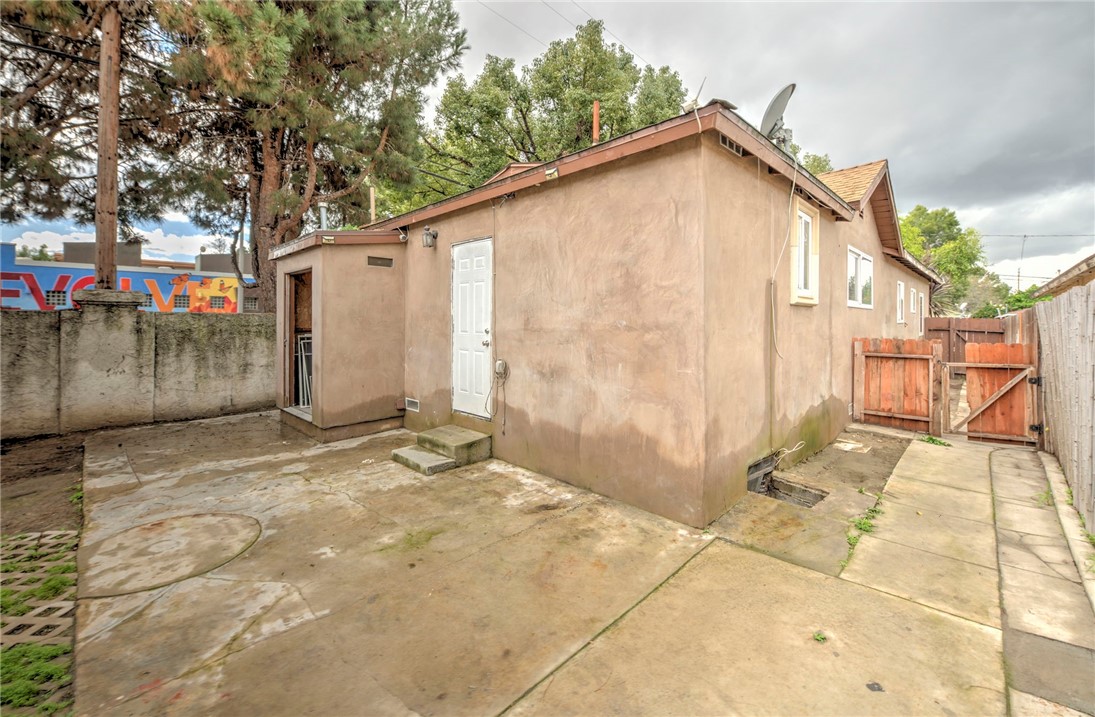 15364 Naranja Avenue Paramount, CA 90723 - Photo 26 of 28 a view of backyard of the house