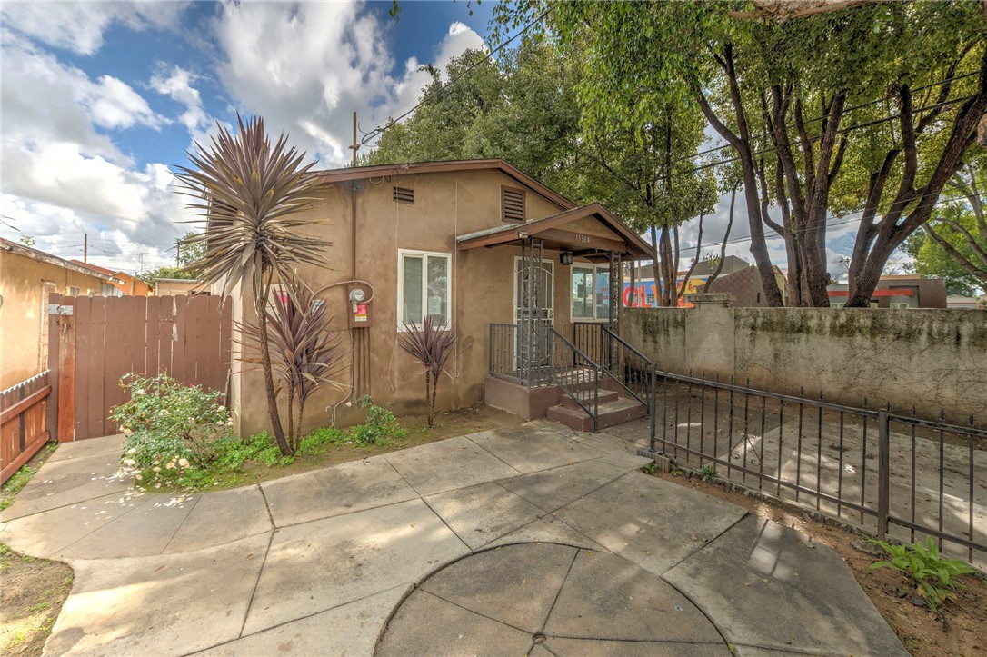 15364 Naranja Avenue Paramount, CA 90723 - Photo 27 of 28 a view of a house with a patio