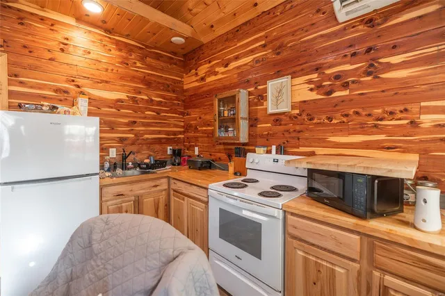 $525,000 | 1610 Highway 64, Tunas, MO 65764