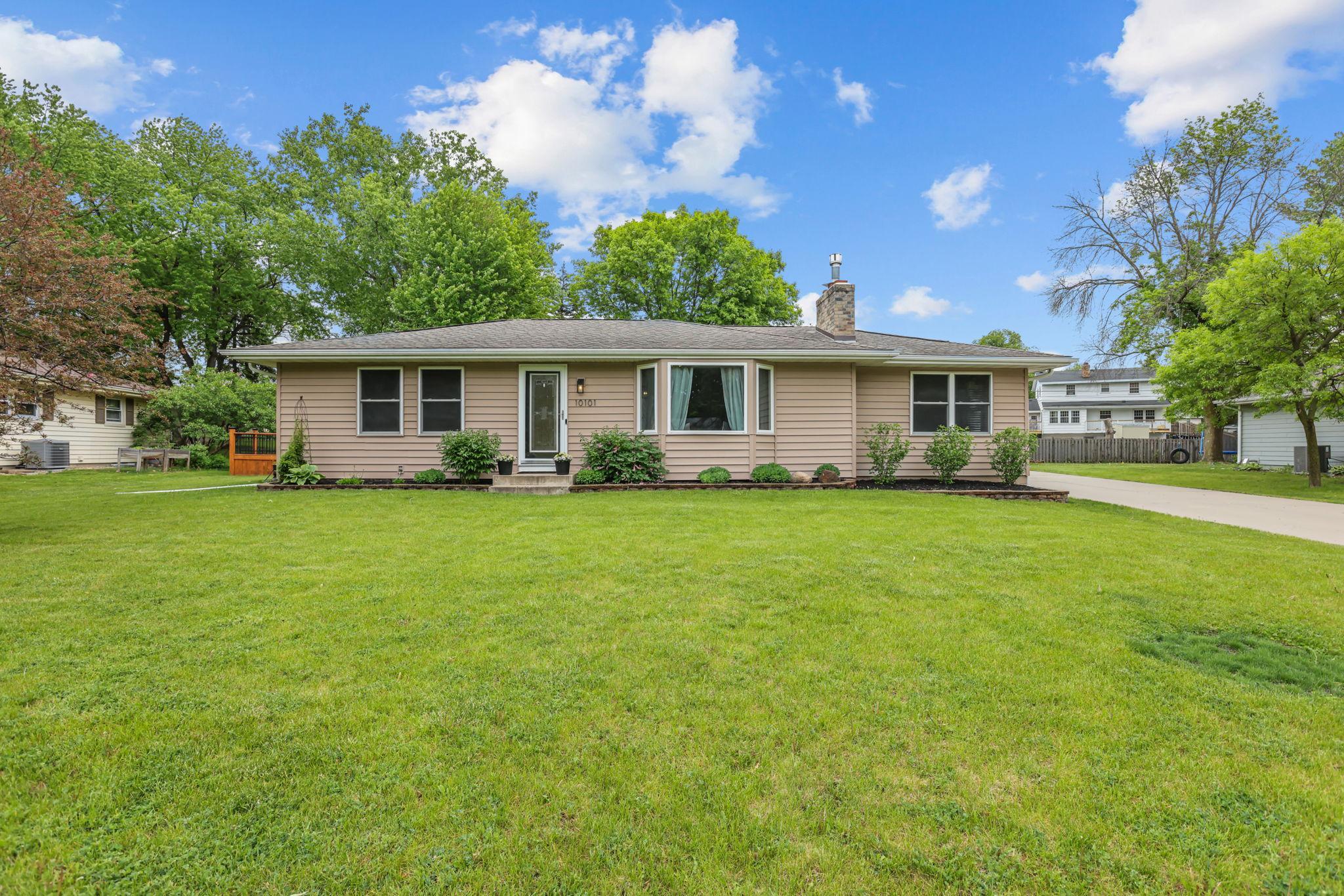 10101 Harrison Road Bloomington, MN 55437 - Photo 3 of 36 Gallery Image 3