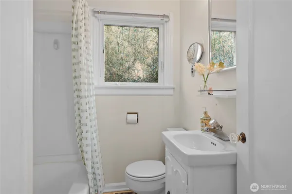 $410,000 | 1110 Hayward Avenue, Bremerton, WA 98310