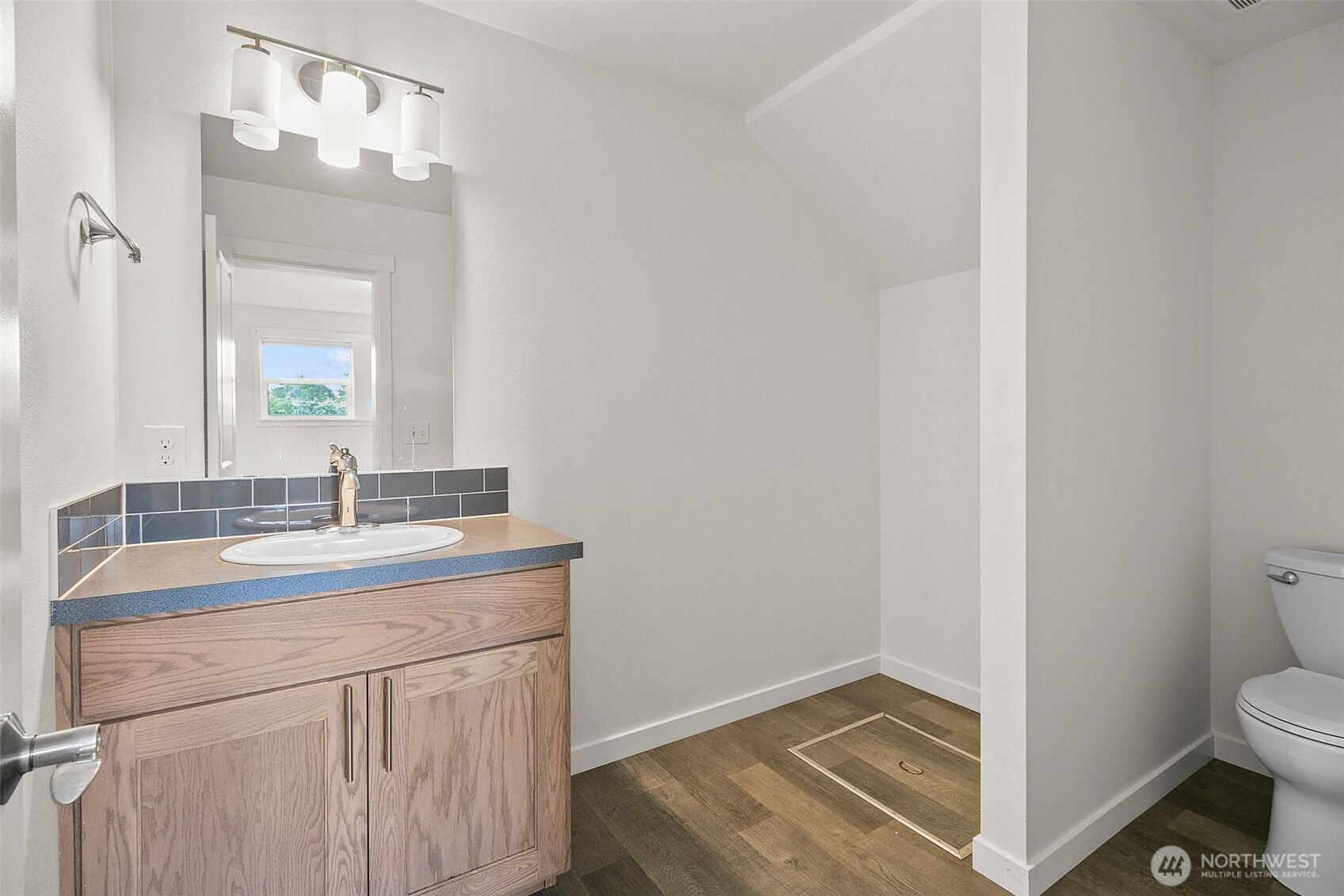 709 3rd Avenue South Kent, WA 98032 - Photo 14 of 26 a bathroom with a sink and a mirror