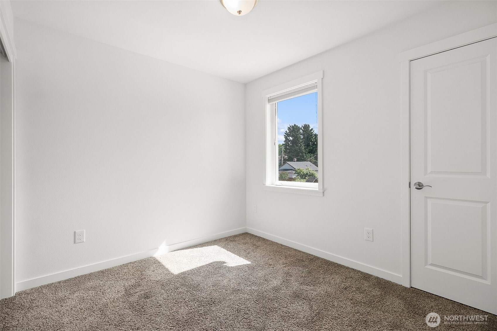 709 3rd Avenue South Kent, WA 98032 - Photo 15 of 26 an empty room with a window