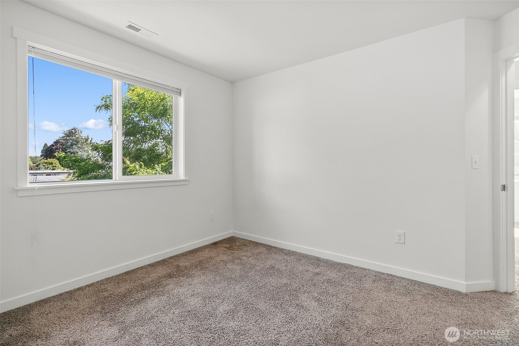 709 3rd Avenue South Kent, WA 98032 - Photo 17 of 26 an empty room with windows