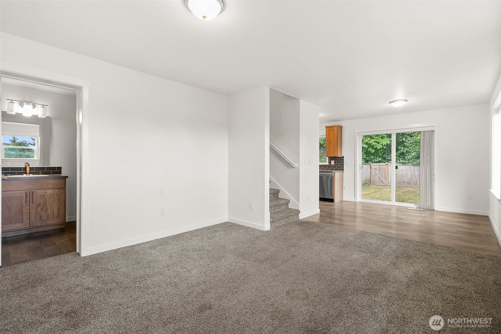 709 3rd Avenue South Kent, WA 98032 - Photo 4 of 26 a view of a livingroom with an empty space and a window