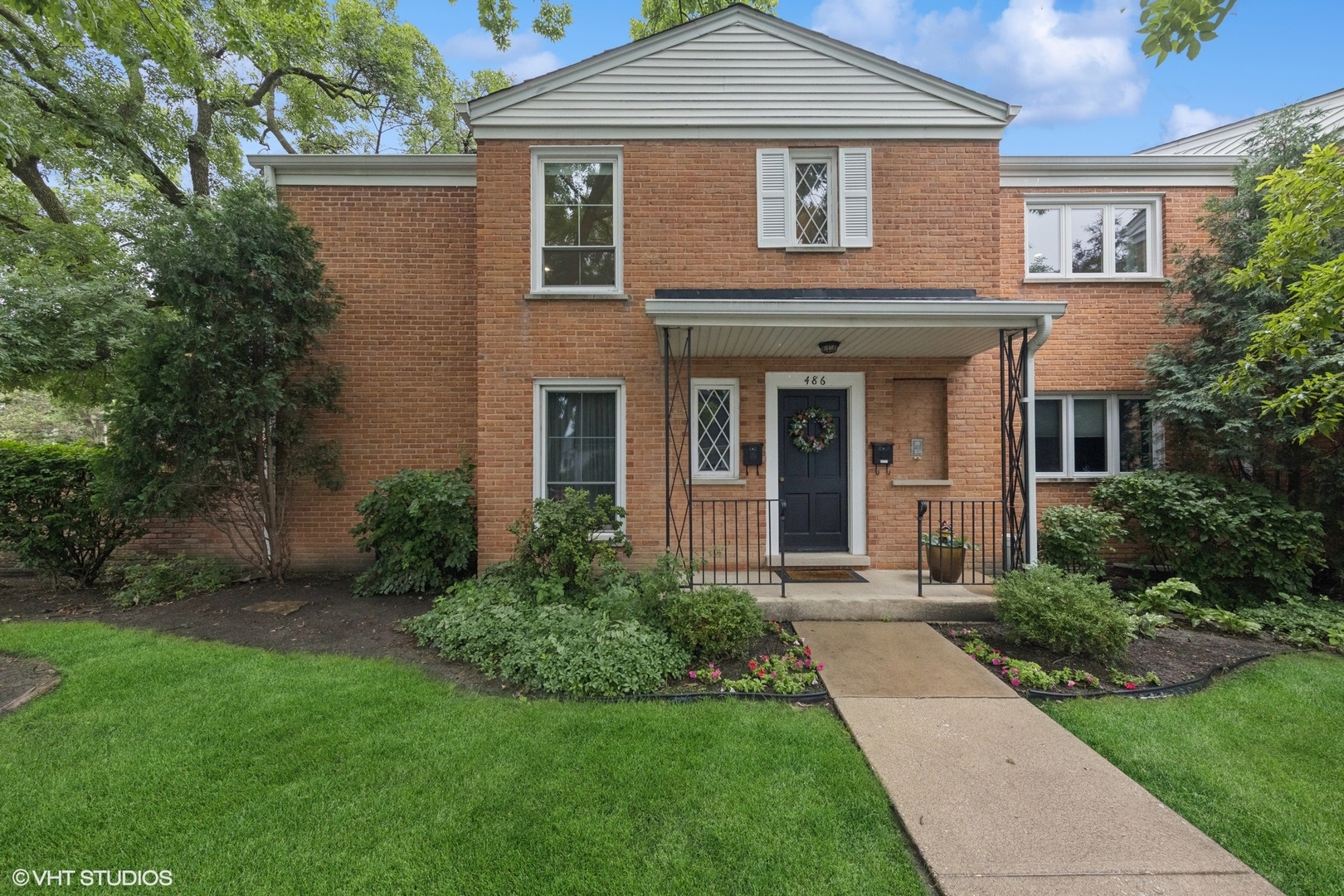 486 Old Surrey Road, Unit B Hinsdale, IL 60521 - Photo 1 of 31 Gallery Image 1