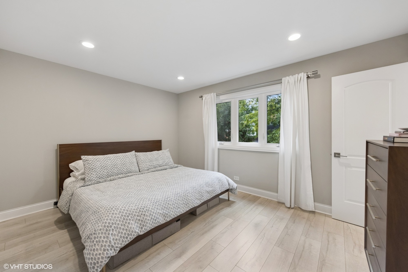 486 Old Surrey Road, Unit B Hinsdale, IL 60521 - Photo 16 of 31 Gallery Image 16
