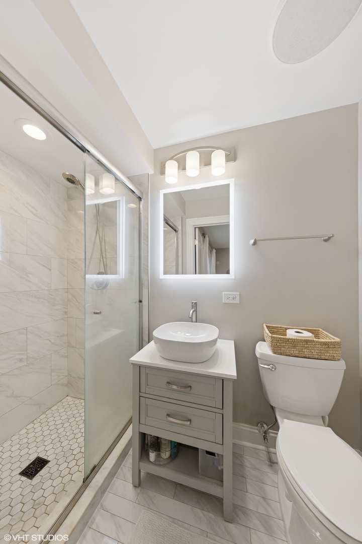 486 Old Surrey Road, Unit B Hinsdale, IL 60521 - Photo 18 of 31 Gallery Image 18