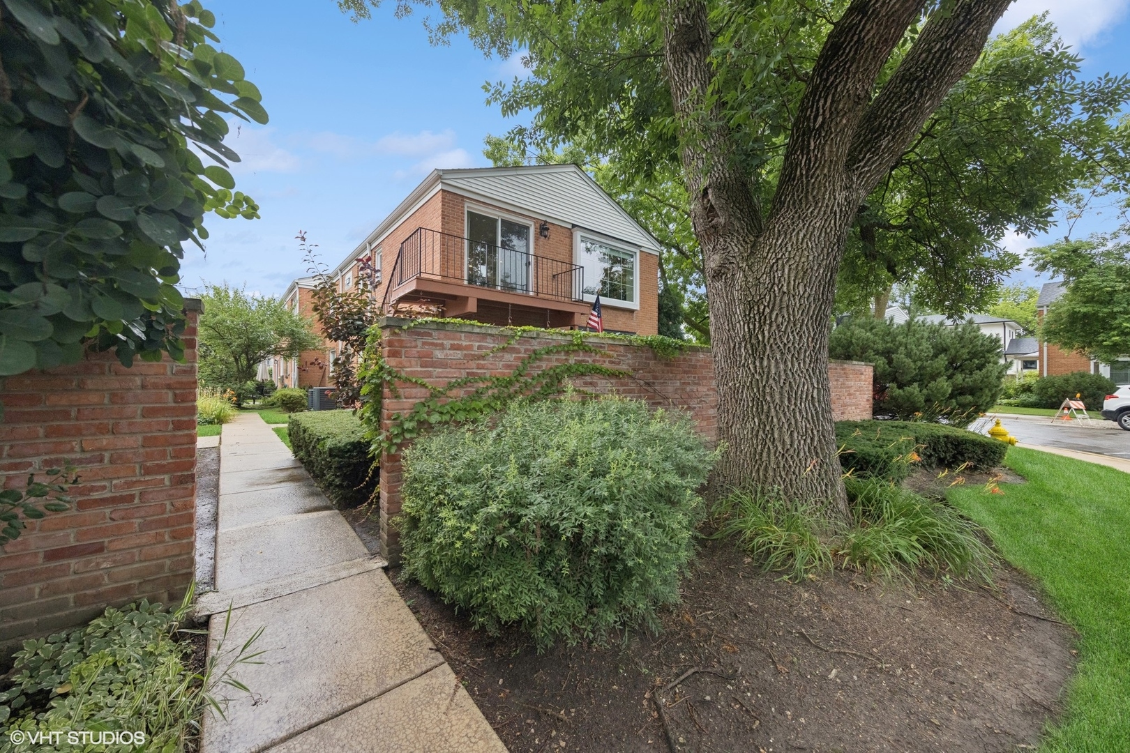 486 Old Surrey Road, Unit B Hinsdale, IL 60521 - Photo 4 of 31 Gallery Image 4