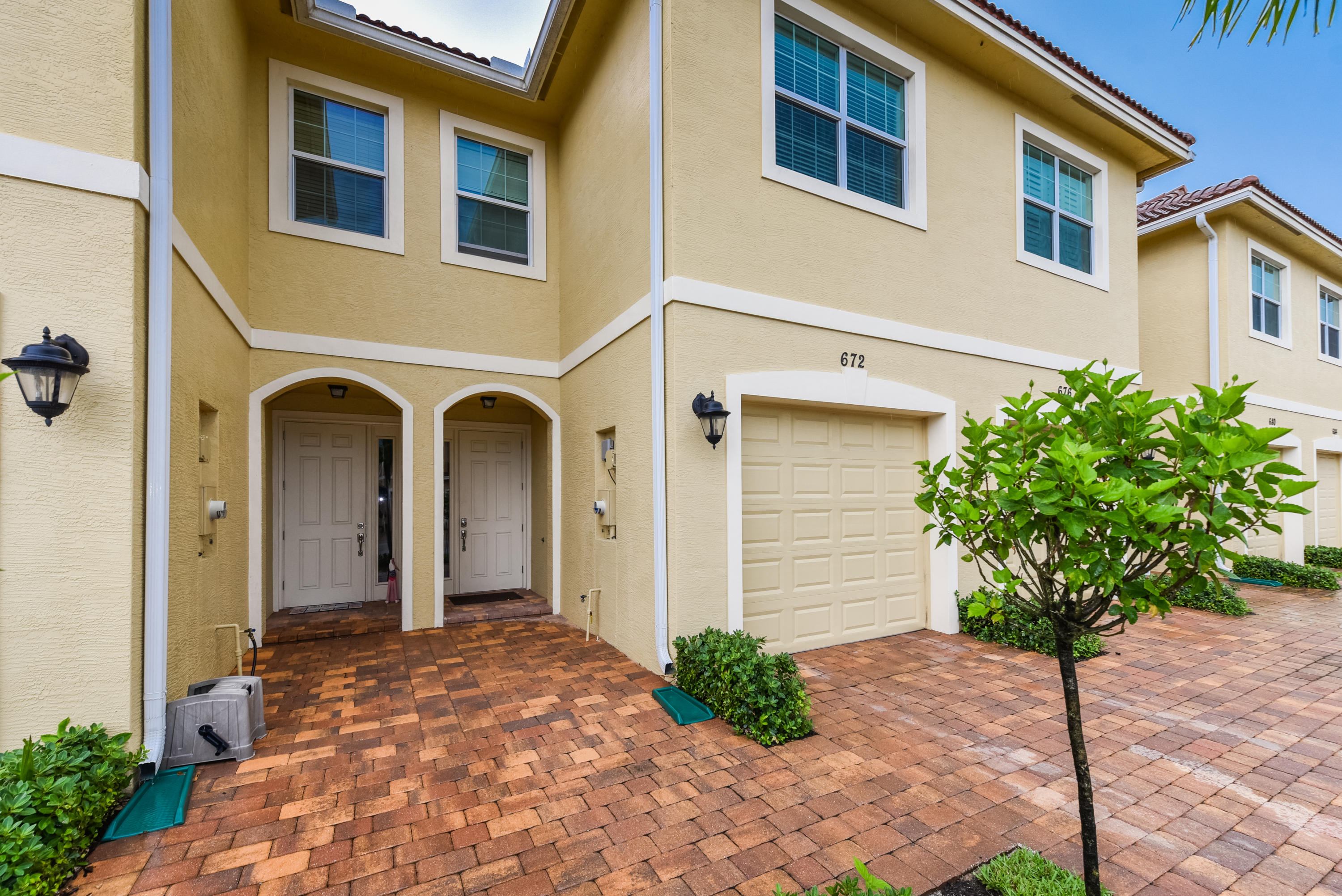 672 Southwest Glen Crest Way Stuart, FL 34997 - Photo 2 of 30 672 SW Glen Crest Way_Selene LaFazia_6