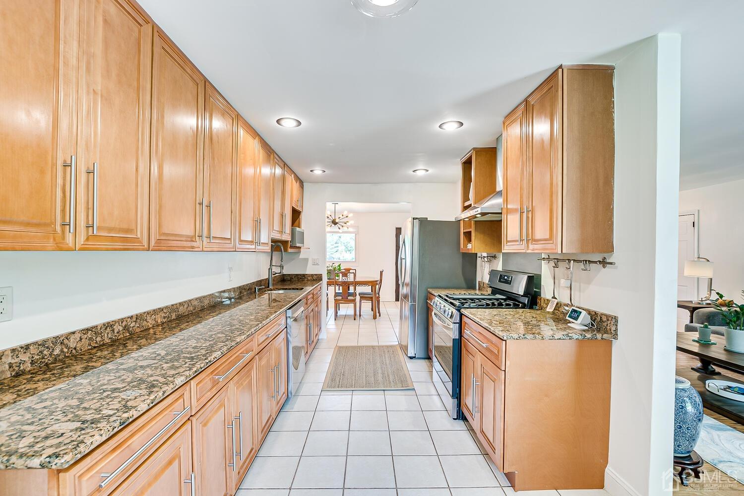 2 Hawthorne Road Kendall Park, NJ 08824 - Photo 22 of 40
