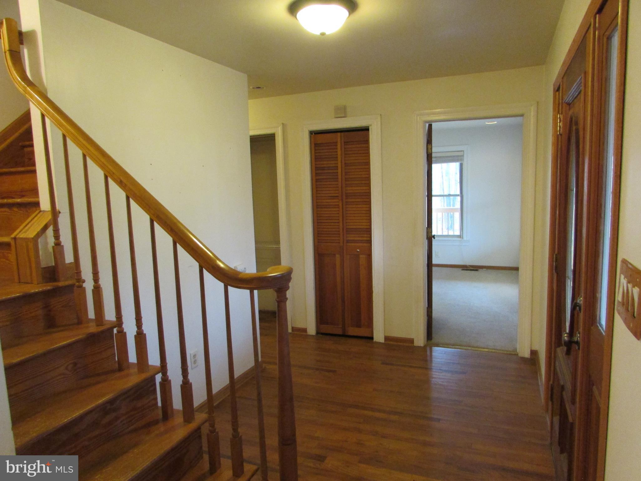 393 Silver Run Valley Road Westminster, MD 21158 - Photo 5 of 30 Stairs at foyer