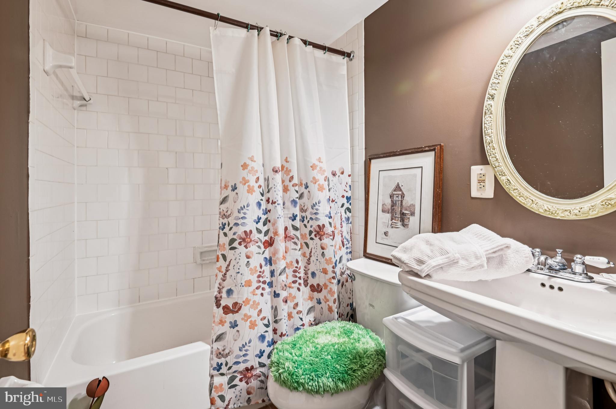 9941 Naylor Avenue Laurel, MD 20723 - Photo 9 of 30 a bathroom with a sink toilet and a mirror
