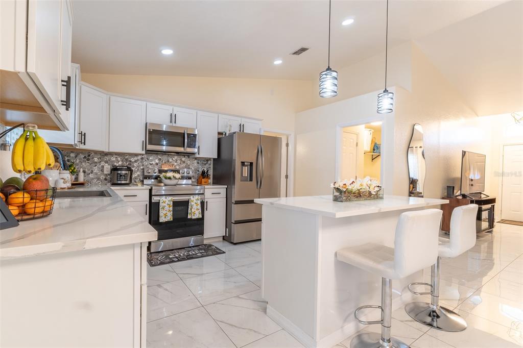 930 Hicks Road Lakeland, FL 33813 - Photo 9 of 22