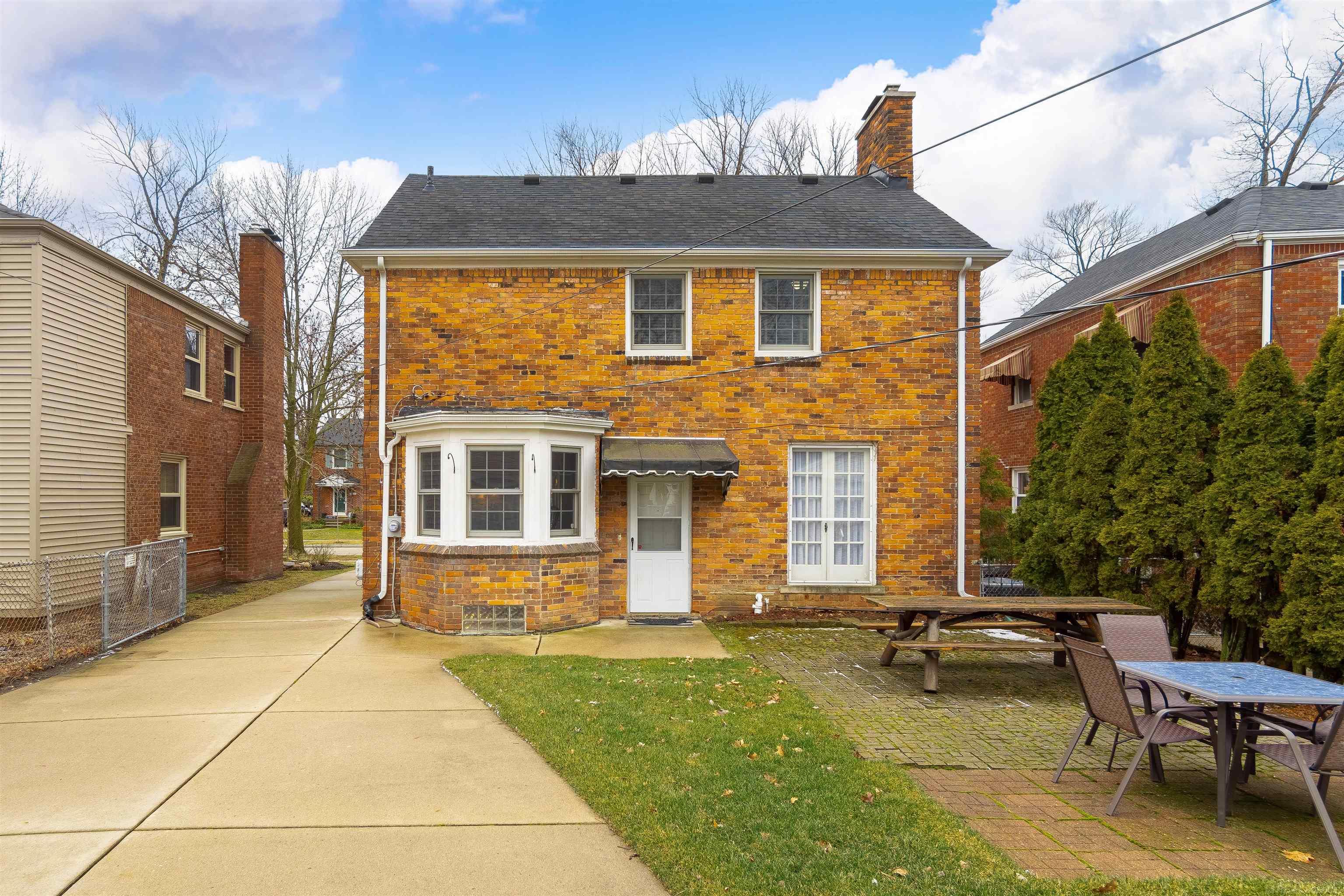1644 Severn Road Grosse Pointe Woods, MI 48236 - Photo 8 of 45