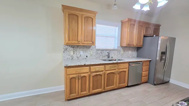 $2,000 | 282 Allan Drive, Baton Rouge, LA 70815