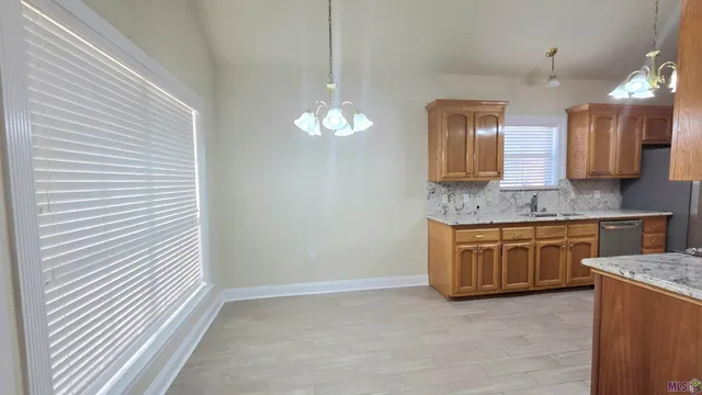 $2,000 | 282 Allan Drive, Baton Rouge, LA 70815