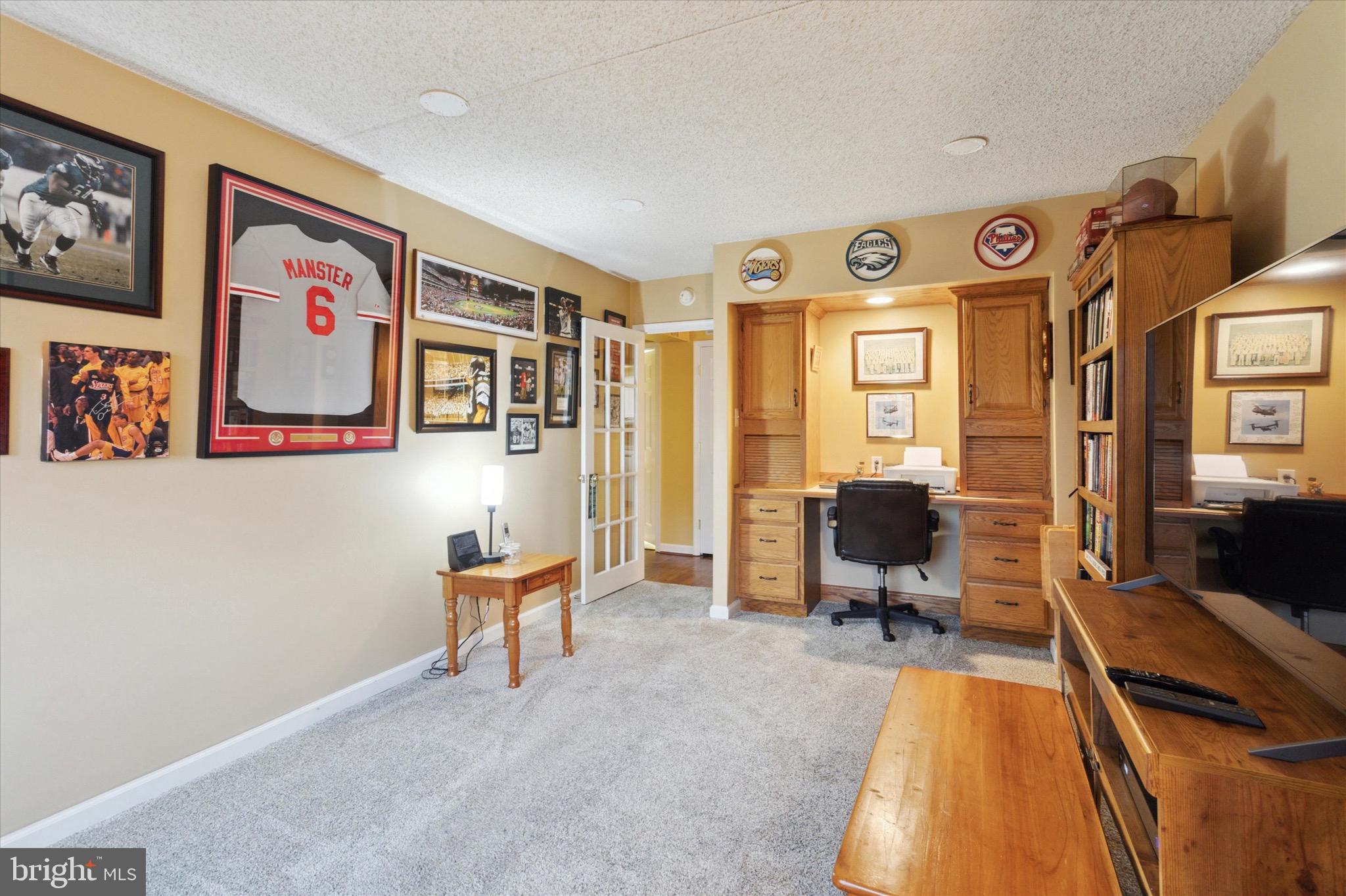 800 Avondale Road, Unit 5L Wallingford, PA 19086 - Photo 12 of 25 a living room with furniture and paintings on the wall