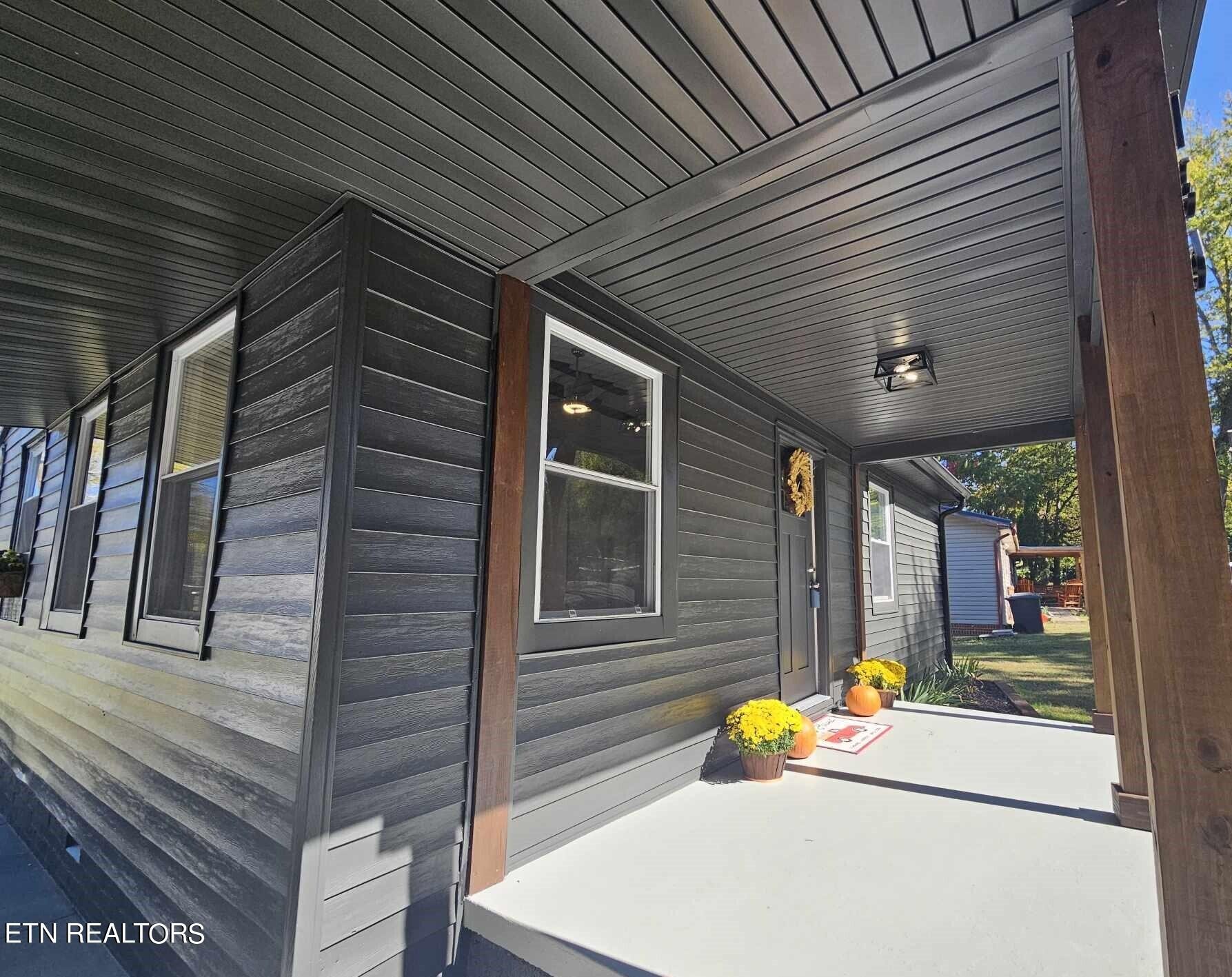 136 Main Road Maryville, TN 37804 - Photo 4 of 24 a front view of a house with a sitting area