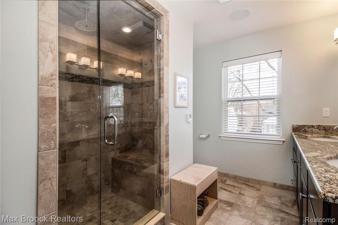 2813 Kenmore Road Berkley, MI 48072 - Photo 27 of 37 IMG_0248.jpg