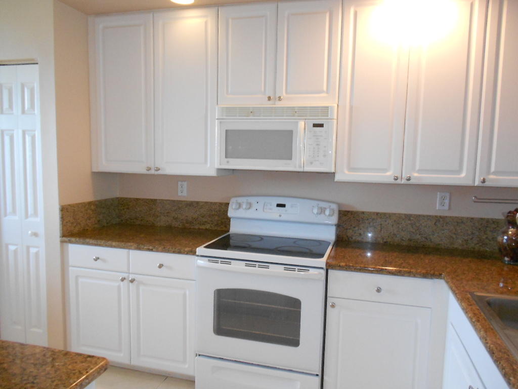 27 Royal Palm Way, Unit 505 Boca Raton, FL 33432 - Photo 1 of 12 BB 27 505