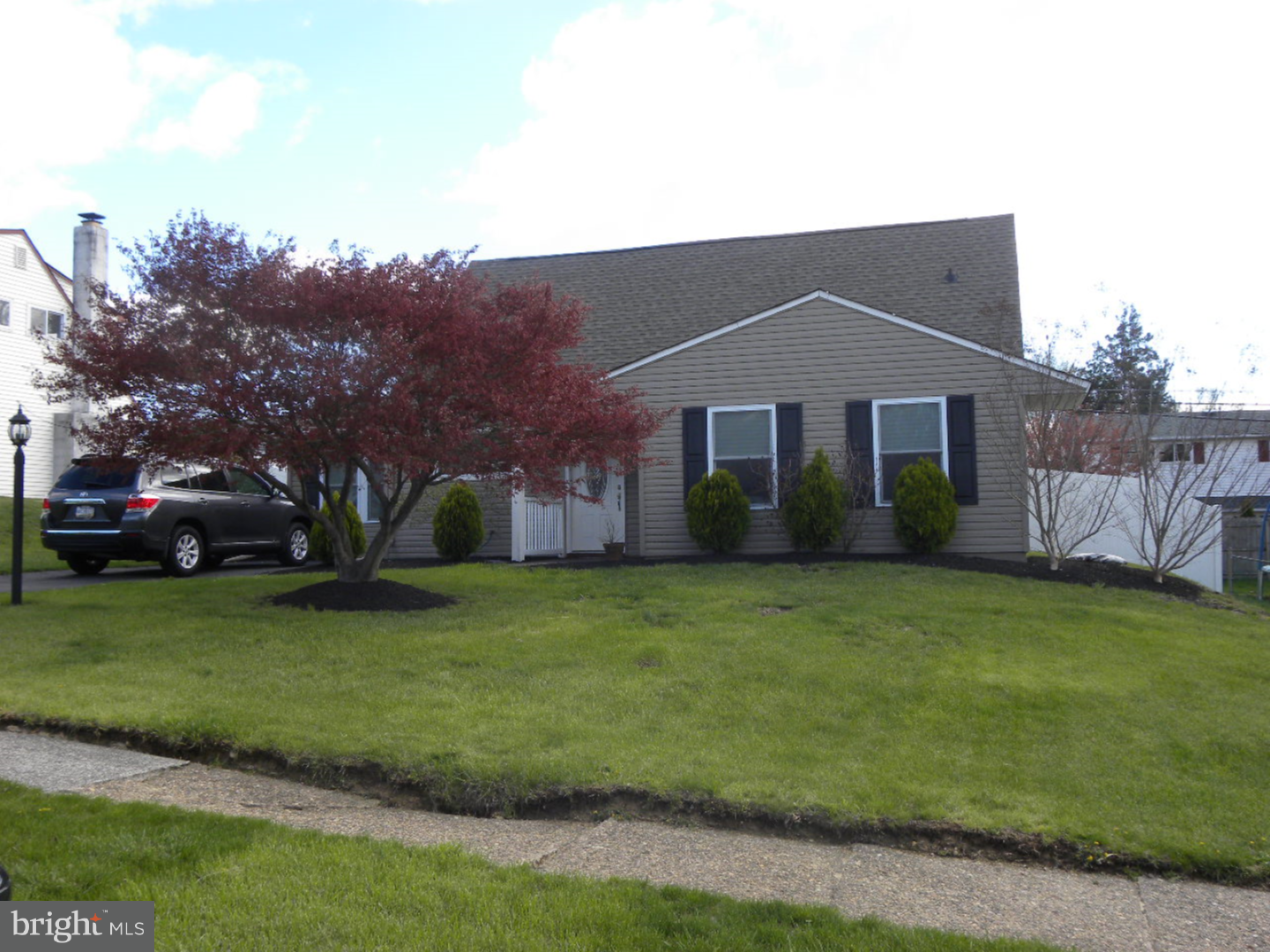 26 Hyacinth Road Levittown, PA 19056 - Photo 1 of 12 Gallery Image 1