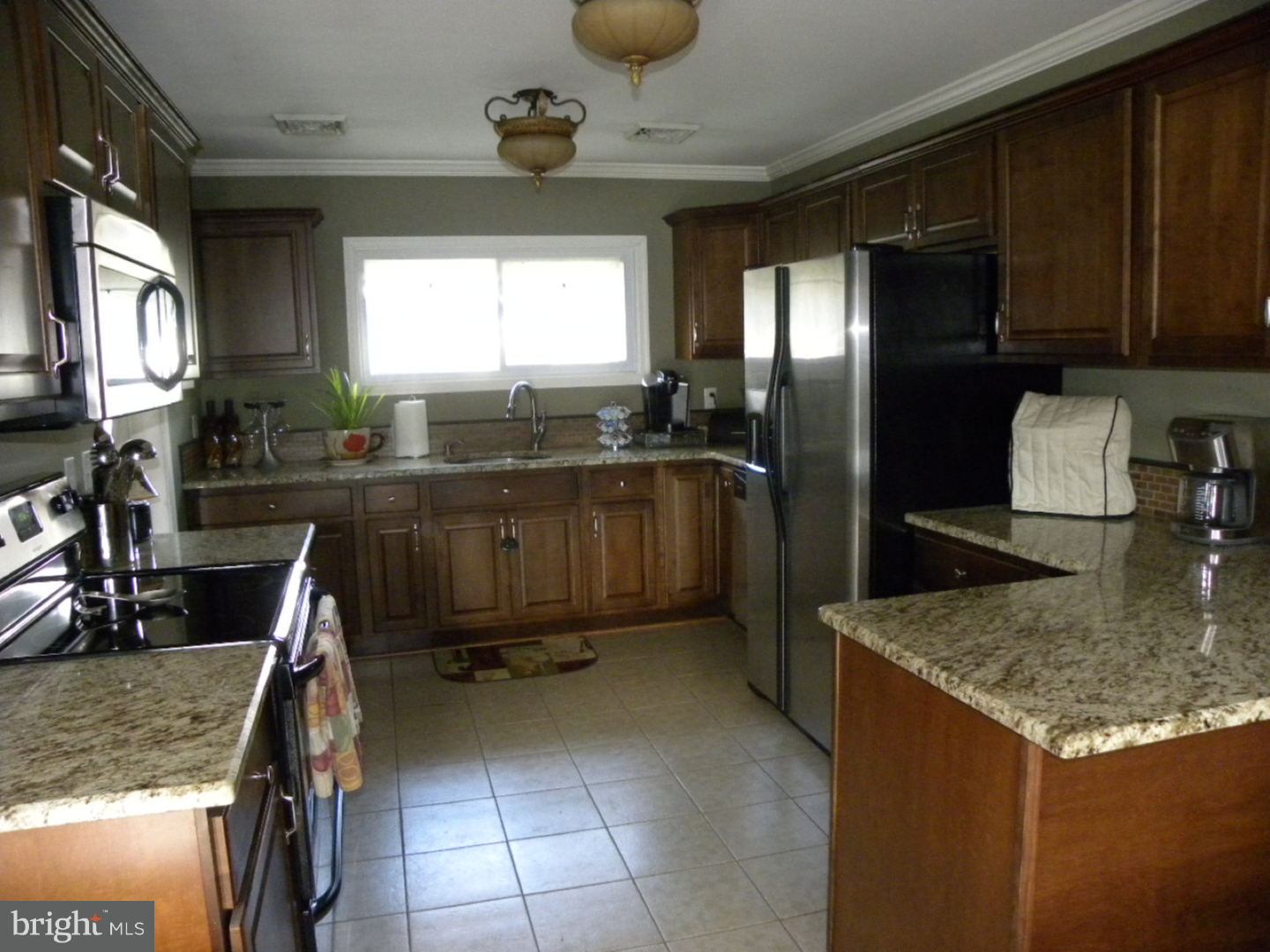 26 Hyacinth Road Levittown, PA 19056 - Photo 2 of 12 Gallery Image 2