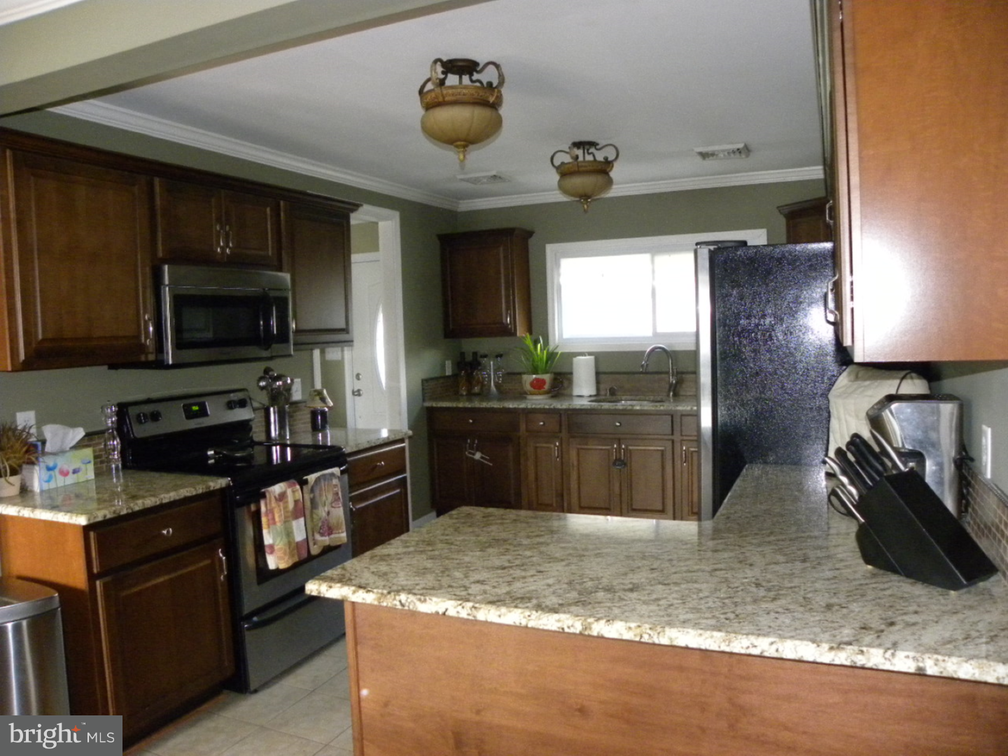 26 Hyacinth Road Levittown, PA 19056 - Photo 3 of 12 Gallery Image 3