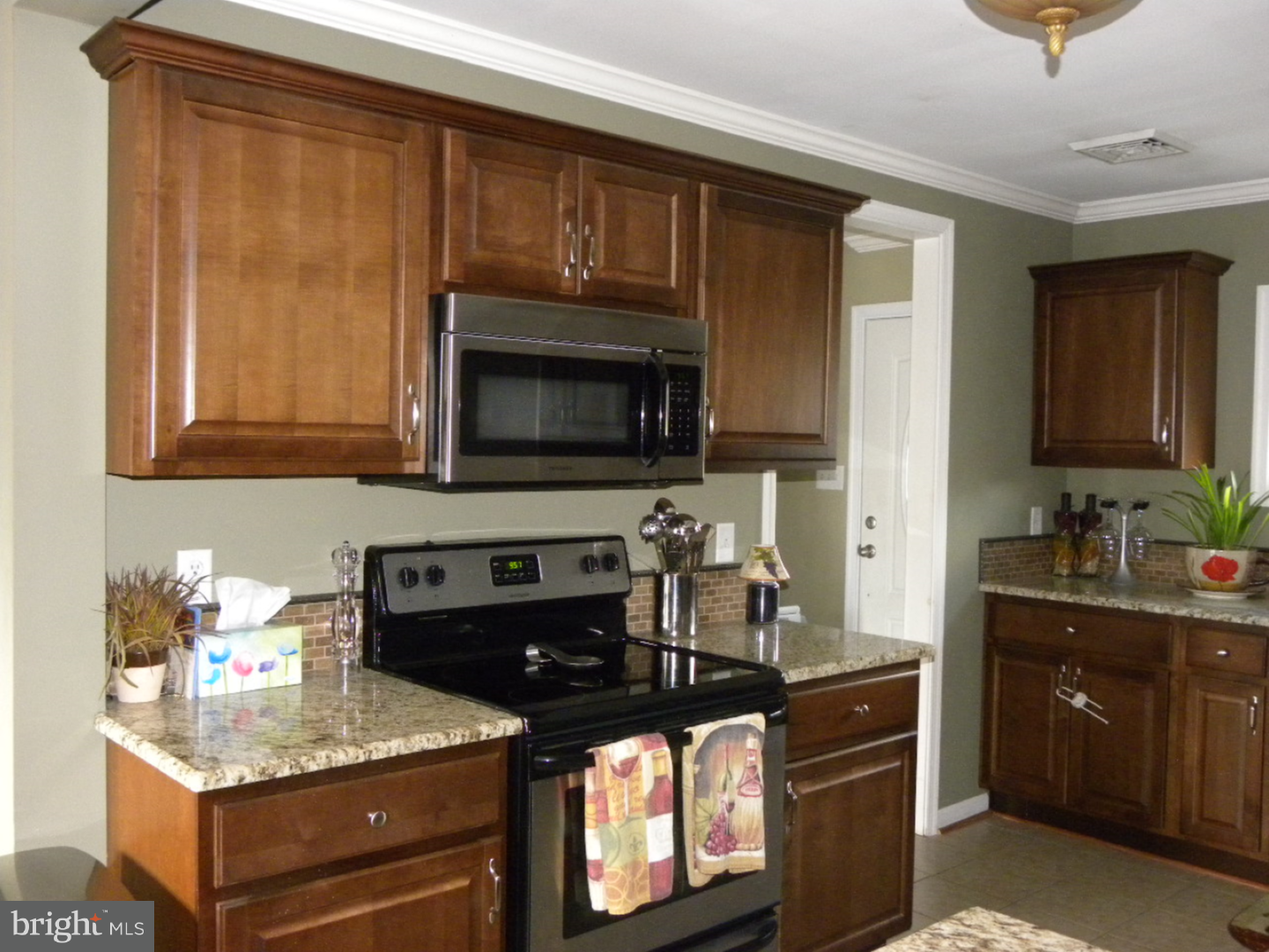 26 Hyacinth Road Levittown, PA 19056 - Photo 4 of 12 Gallery Image 4