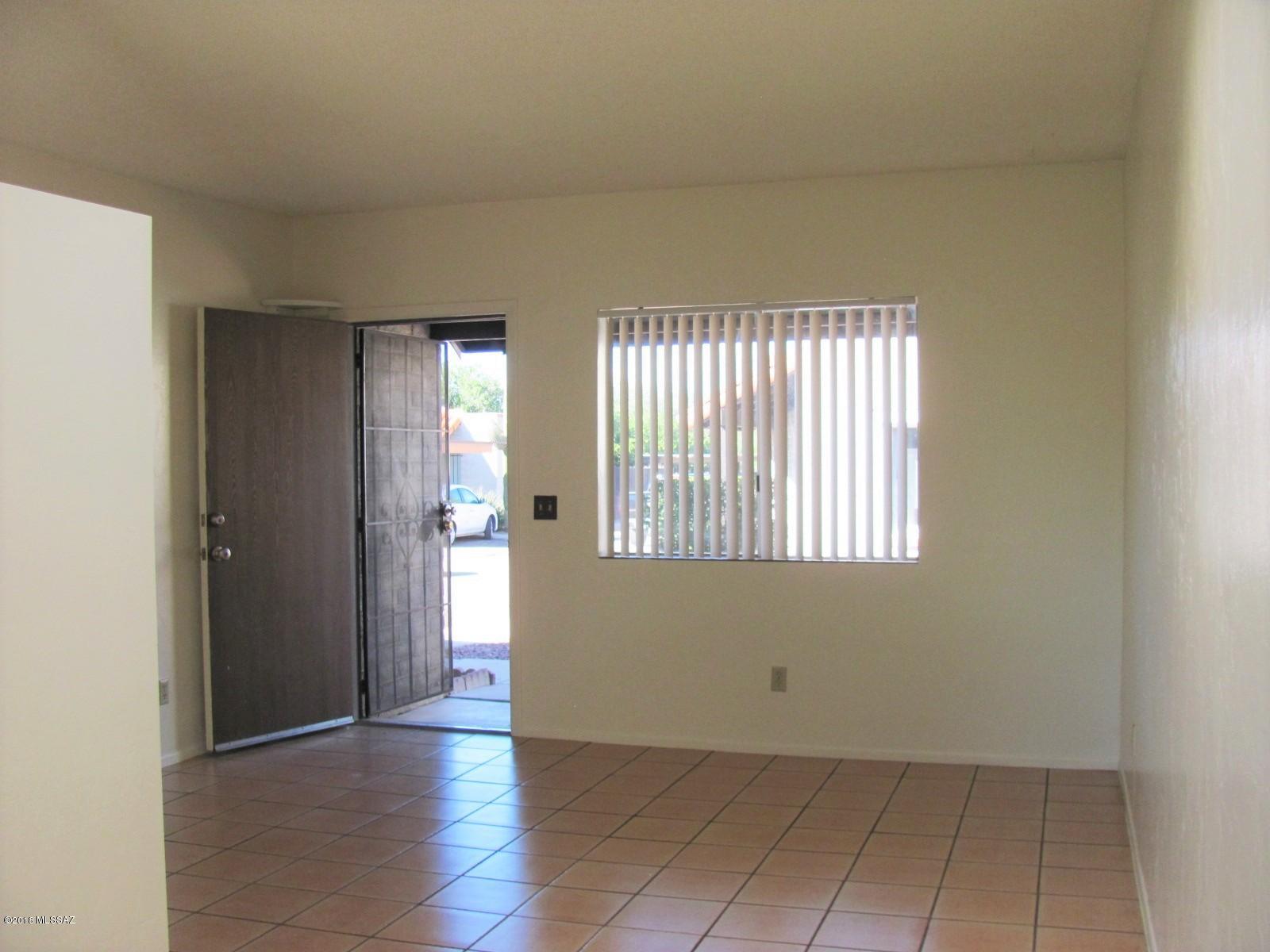211 West Roger Road, Unit 19 Tucson, AZ 85705 - Photo 4 of 13