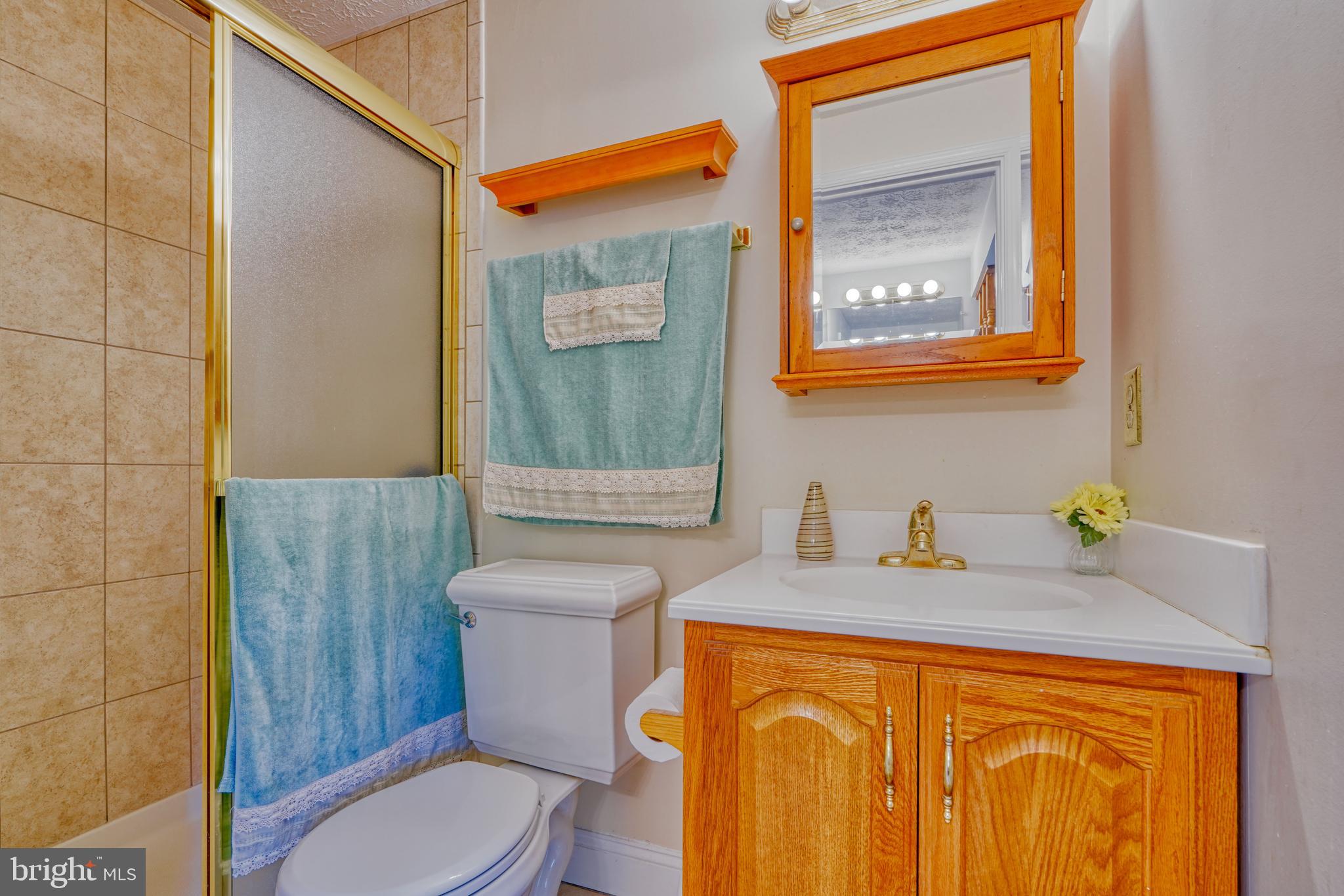 9302 Orbitan Road Parkville, MD 21234 - Photo 19 of 41 Primary bath