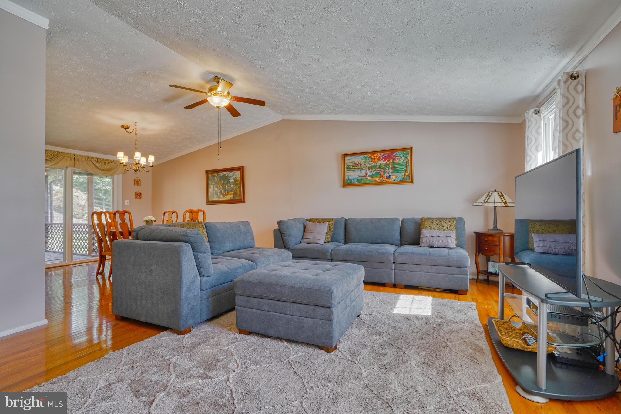 9302 Orbitan Road Parkville, MD 21234 - Photo 5 of 41 Spacious living room