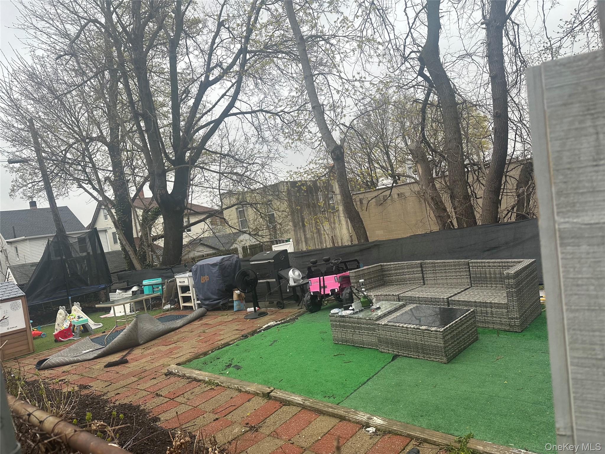 21 Drake Avenue New Rochelle, NY 10805 - Photo 5 of 18 a garden view with a seating space