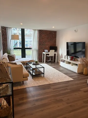 $3,400 | 42 8th Street, Unit 5111, Boston, MA 02129