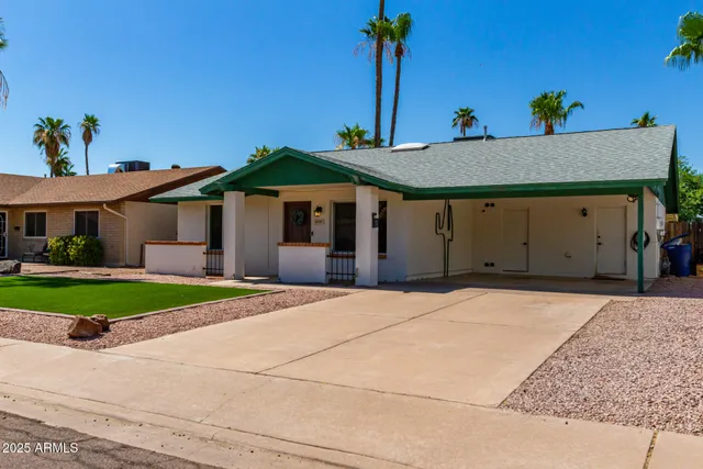 $2,550 | 2351 East Pebble Beach Drive, Tempe, AZ 85282