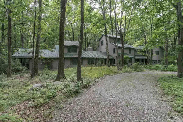 $2,390,000 | 15 Cox Drive, Warwick, NY 10950