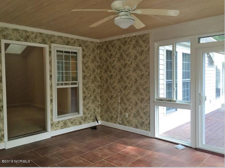 128 Cedar Road Pine Knoll Shores, NC 28512 - Photo 14 of 31 Sunroom