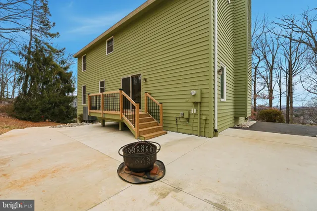 $749,000 | 7406 Bear Wallow Drive, Warrenton, VA 20186