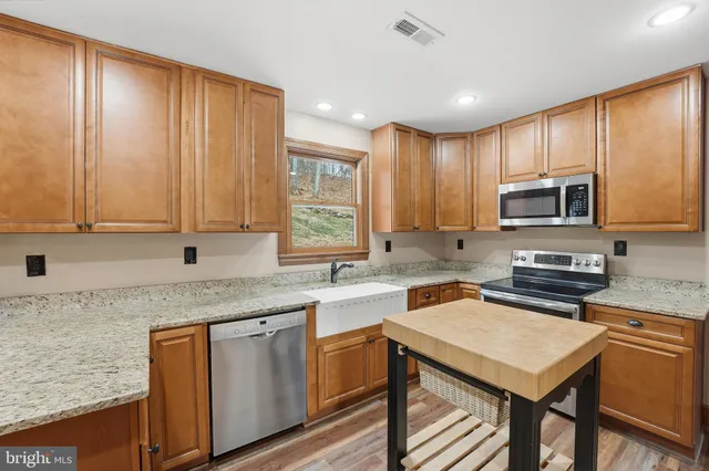 $749,000 | 7406 Bear Wallow Drive, Warrenton, VA 20186