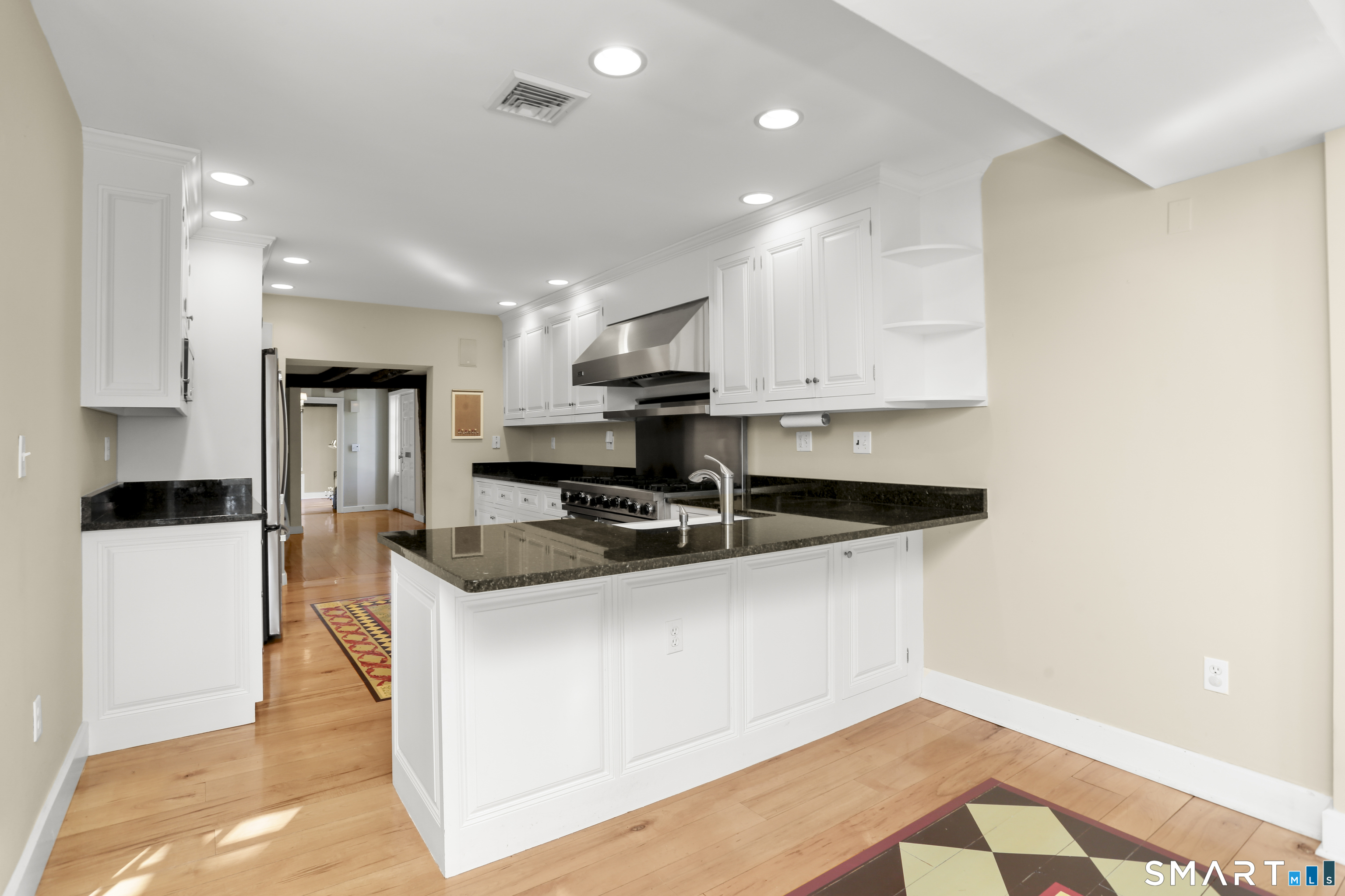 1005 Old Post Road Fairfield, CT 06824 - Photo 11 of 34