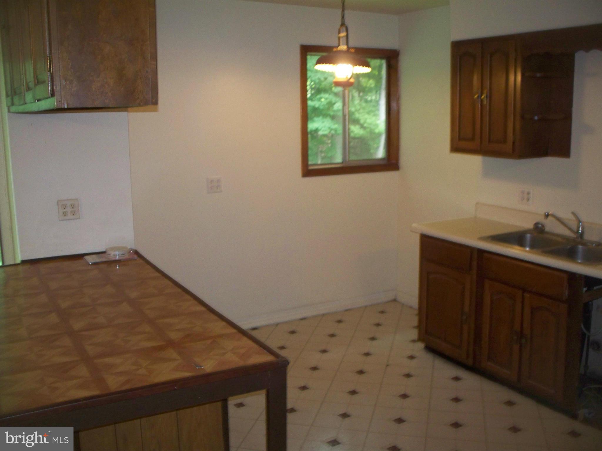 13809 Craddock Road Southwest Cumberland, MD 21502 - Photo 4 of 10 Kitchen