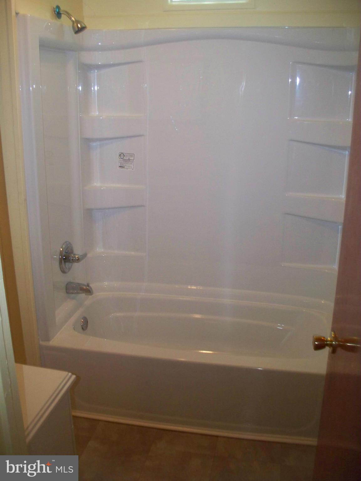 13809 Craddock Road Southwest Cumberland, MD 21502 - Photo 9 of 10 Bath