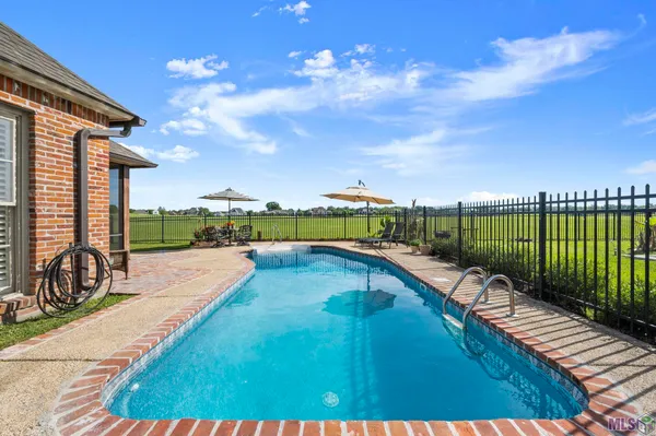 $499,999 | 2315 South Turnberry Avenue, Zachary, LA 70791