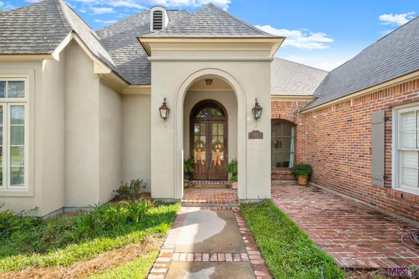 $499,999 | 2315 South Turnberry Avenue, Zachary, LA 70791