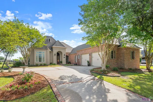 $499,999 | 2315 South Turnberry Avenue, Zachary, LA 70791