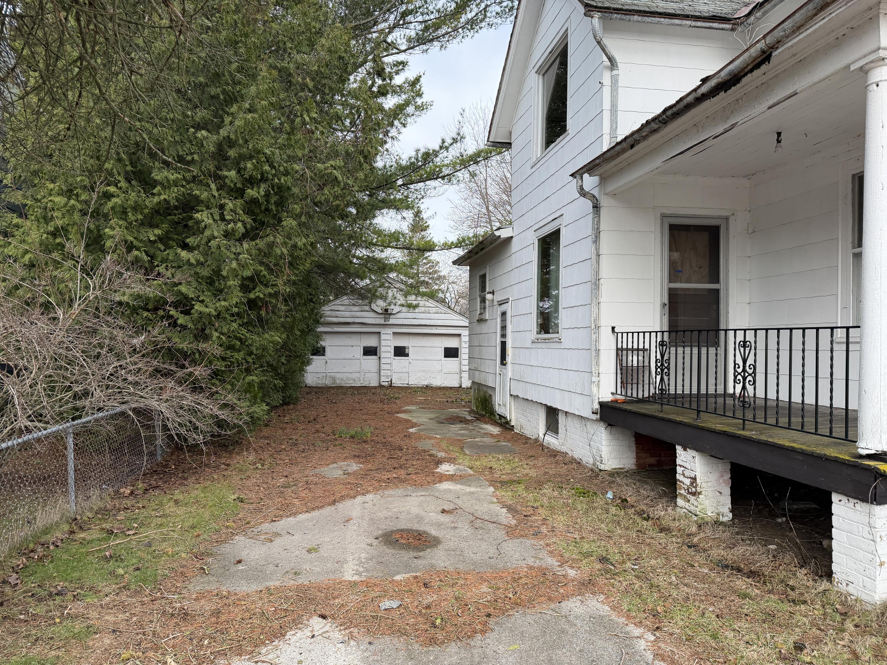 2014 Emmet Street Two Rivers, WI 54241 - Photo 3 of 13 IMG_0760