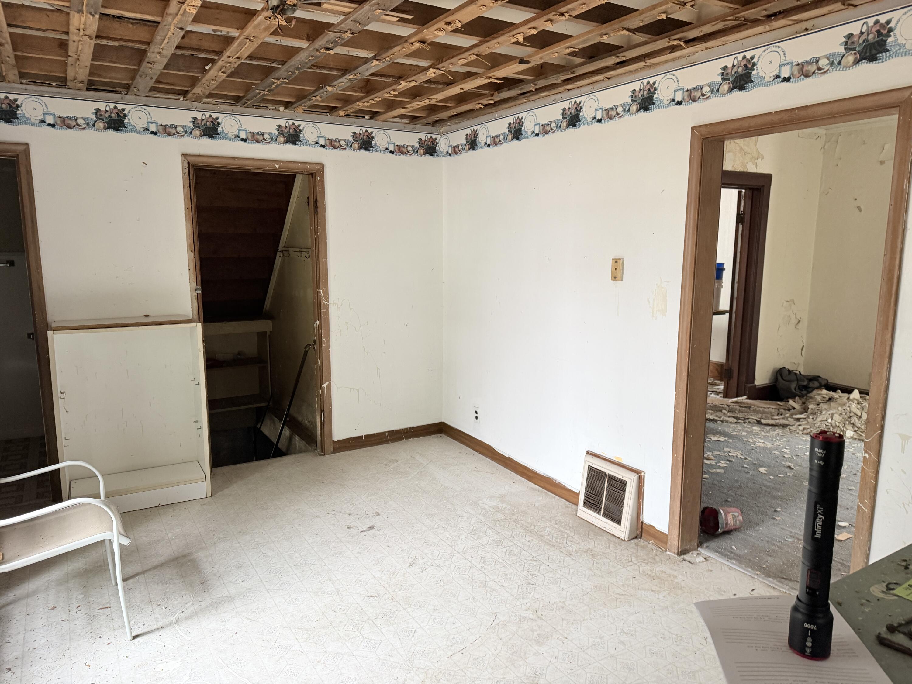 2014 Emmet Street Two Rivers, WI 54241 - Photo 5 of 13 IMG_0745