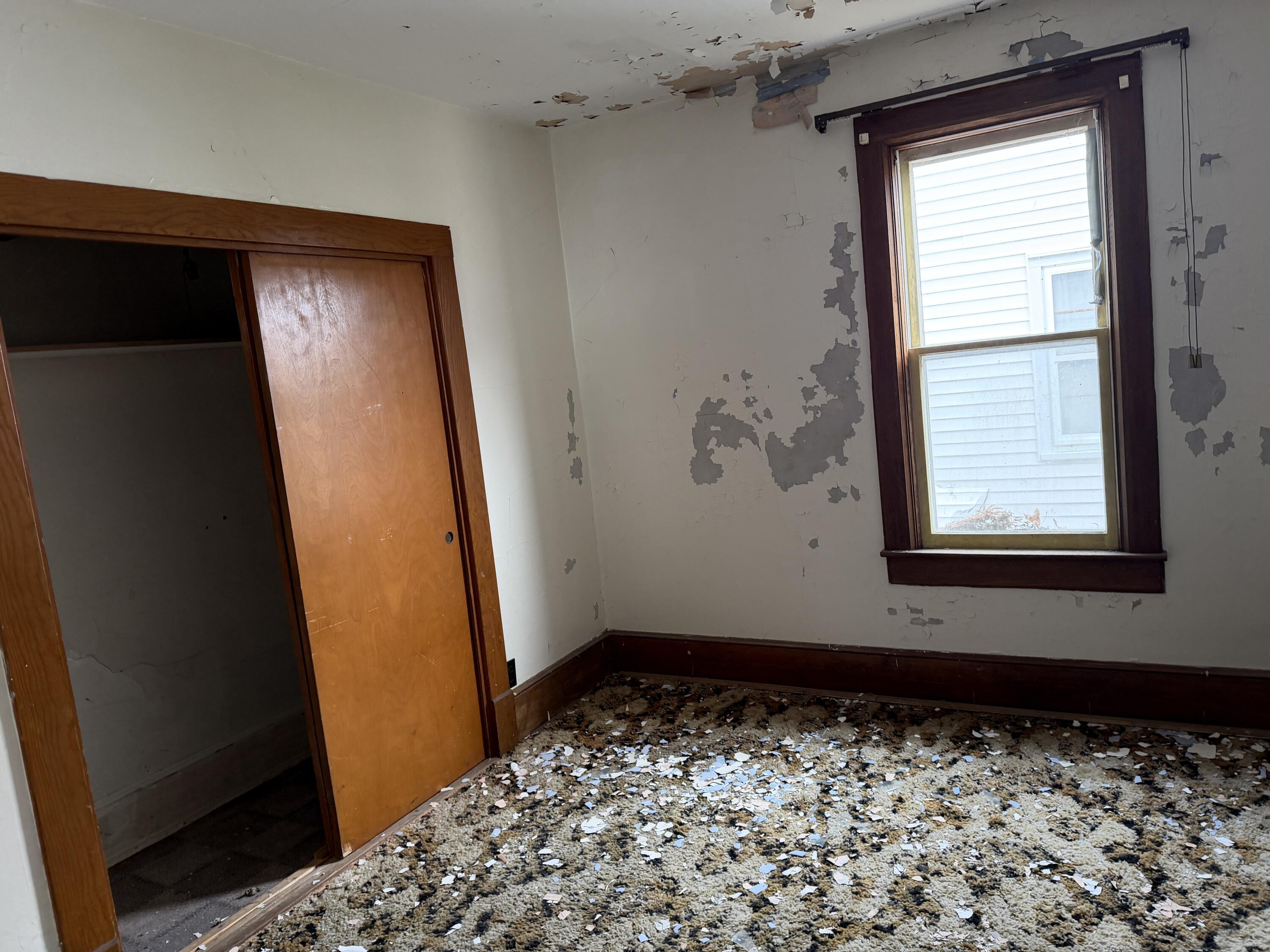 2014 Emmet Street Two Rivers, WI 54241 - Photo 7 of 13 IMG_0743