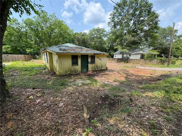 a view of a house with yard and sitting area