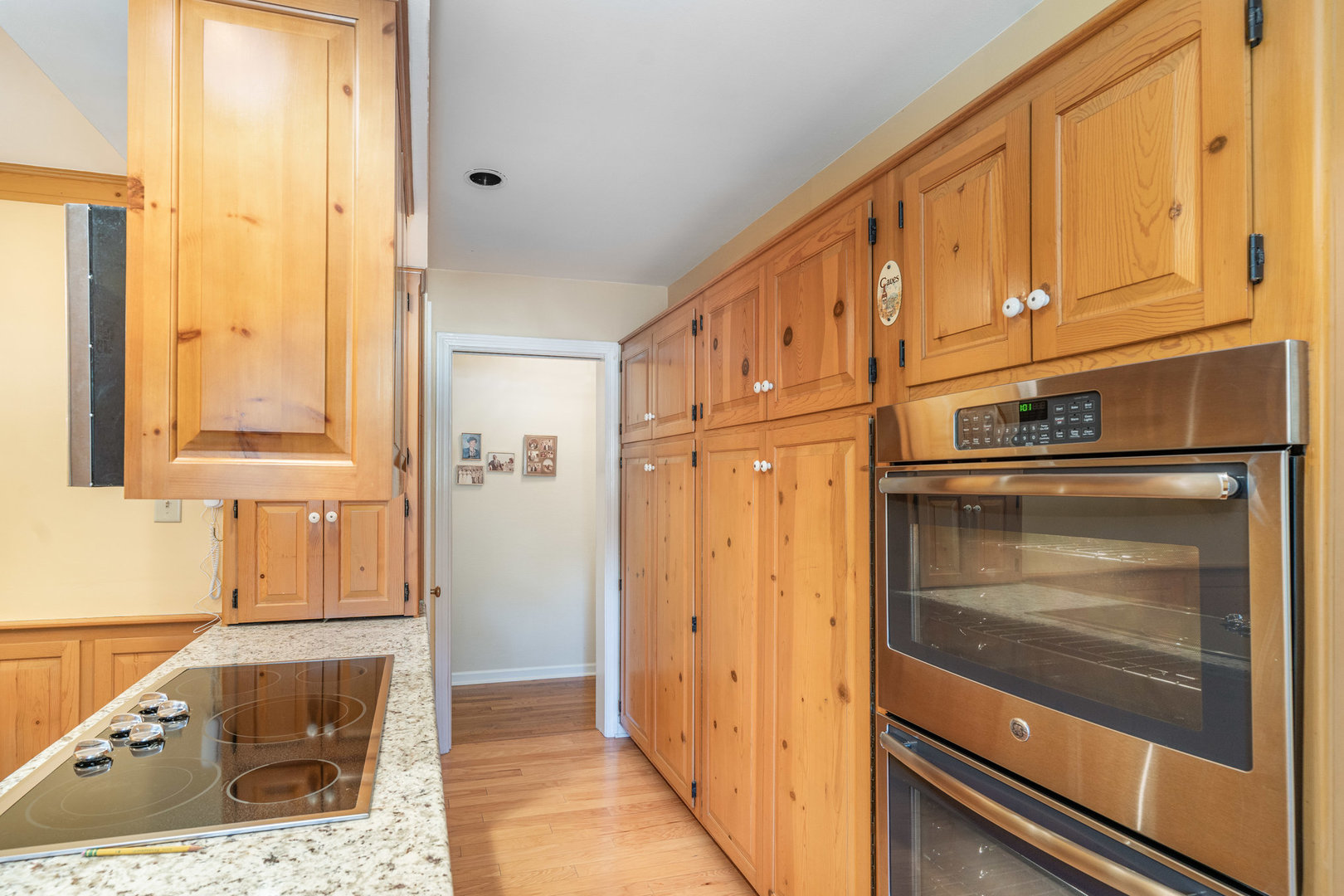 1703 West Acres Road Joliet, IL 60435 - Photo 11 of 33 a view of an entryway